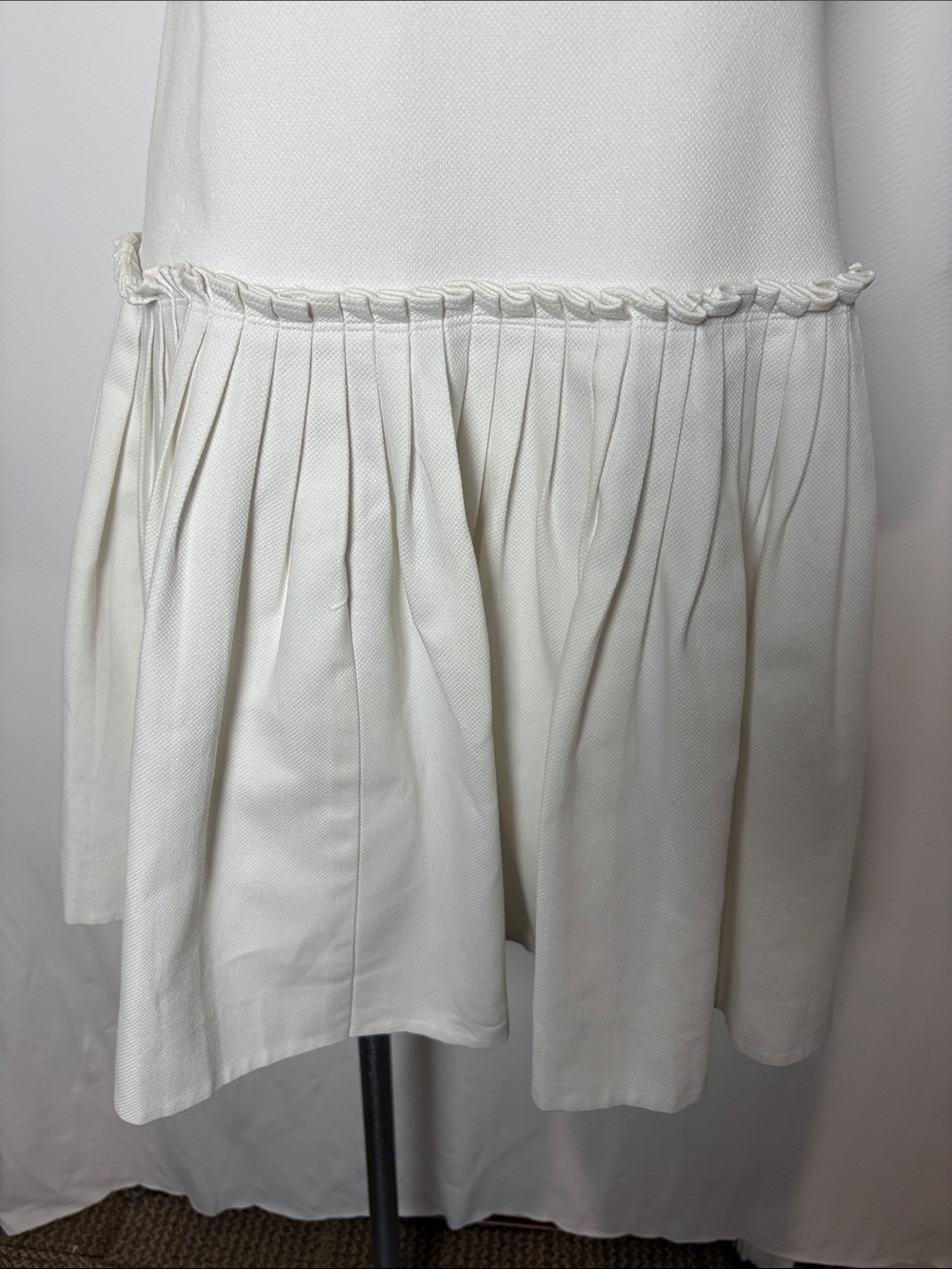 Classic White Sleeveless Pleated Skirt Dress - Picture 6 of 8